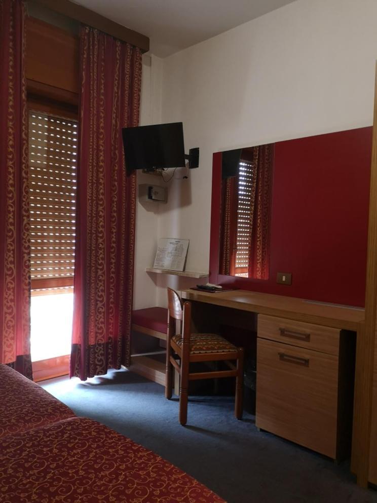 Hotel Alpi Malcesine Szoba fotó