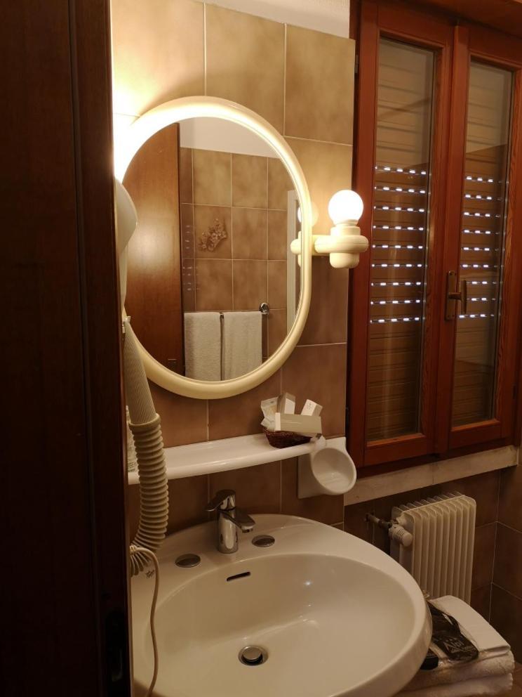 Hotel Alpi Malcesine Szoba fotó